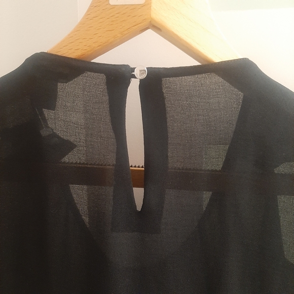 ❌ [SOLD] NWOT Calvin Klein Cold Shoulder Blouse, Size Small - Picture 5 of 10